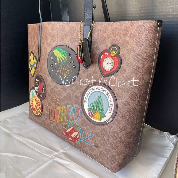 ❤️2019 Exclusive Wizard of Oz Coach Tote - Picture 3 of 14